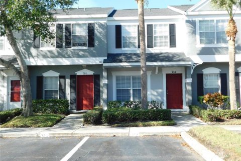 Townhouse in Oldsmar, Florida 2 bedrooms, 103.12 sq.m. № 2358562 - photo 2