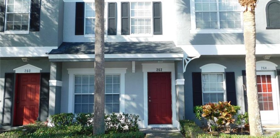 Townhouse in Oldsmar, Florida 2 bedrooms, 103.12 sq.m. № 2358562