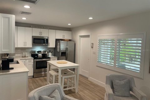 Apartment in Indian Rocks Beach, Florida 2 bedrooms, 69.49 sq.m. № 1653507 - photo 9
