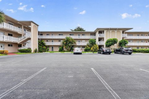 Condo in Lake Worth, Florida, 2 bedrooms № 2179149