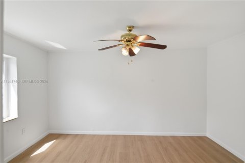 Купить виллу или дом в Майами, Флорида 2 спальни, 95.32м2, № 2051844 - фото 9