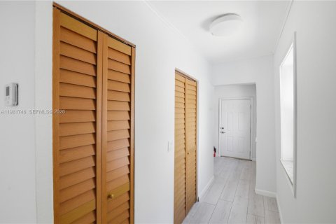 Купить виллу или дом в Майами, Флорида 2 спальни, 95.32м2, № 2051844 - фото 12