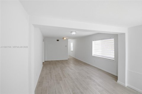 Купить виллу или дом в Майами, Флорида 2 спальни, 95.32м2, № 2051844 - фото 3