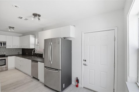 Купить виллу или дом в Майами, Флорида 2 спальни, 95.32м2, № 2051844 - фото 14