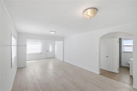 Купить виллу или дом в Майами, Флорида 2 спальни, 95.32м2, № 2051844 - фото 6