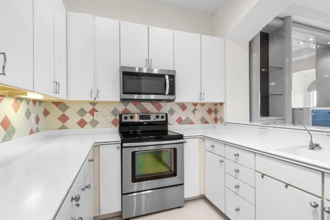 Condo in Sun City Center, Florida, 3 bedrooms  № 2309074 - photo 14