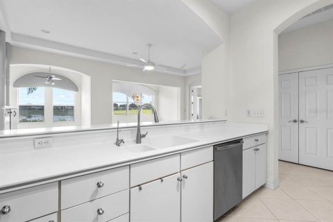 Condo in Sun City Center, Florida, 3 bedrooms  № 2309074 - photo 16