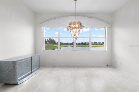 Condo in Sun City Center, Florida, 3 bedrooms  № 2309074 - photo 21