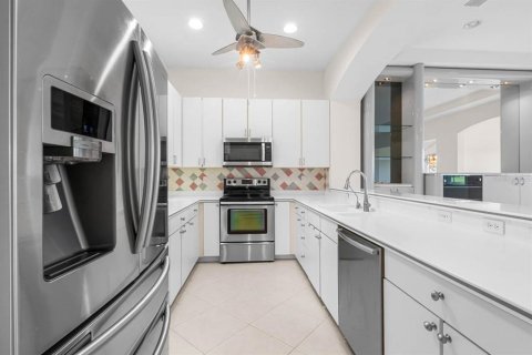 Condo in Sun City Center, Florida, 3 bedrooms  № 2309074 - photo 12