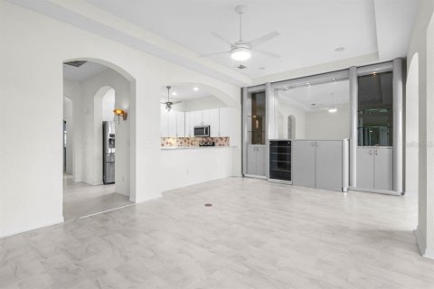 Condo in Sun City Center, Florida, 3 bedrooms  № 2309074 - photo 11