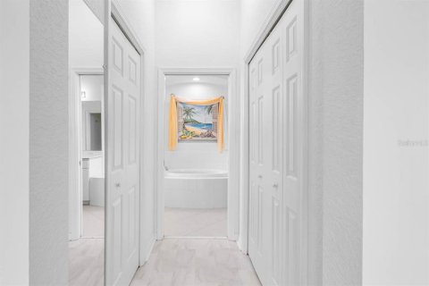 Condo in Sun City Center, Florida, 3 bedrooms  № 2309074 - photo 29