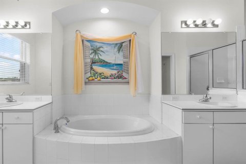 Condo in Sun City Center, Florida, 3 bedrooms  № 2309074 - photo 30