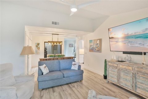 Copropriété à vendre à New Smyrna Beach, Floride: 2 chambres, 104.24 m2 № 2093287 - photo 12