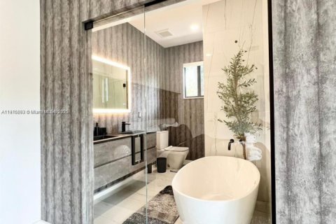 House in Dania Beach, Florida 4 bedrooms, 185.8 sq.m. № 1972005 - photo 27