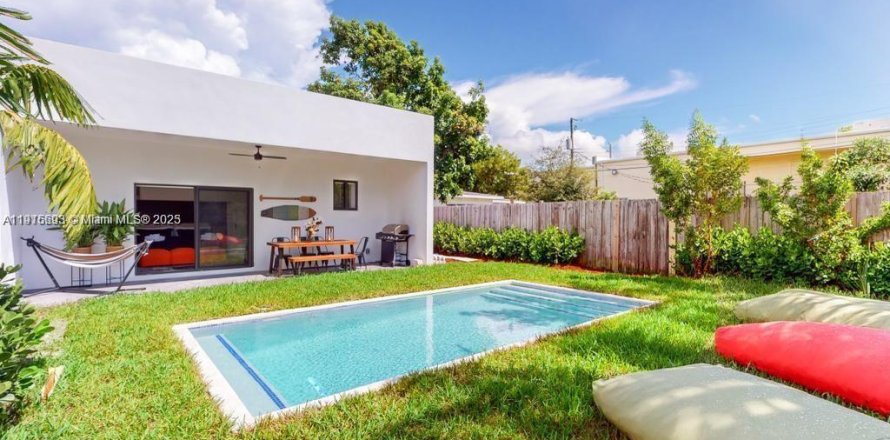 House in Dania Beach, Florida 4 bedrooms, 185.8 sq.m. № 1972005