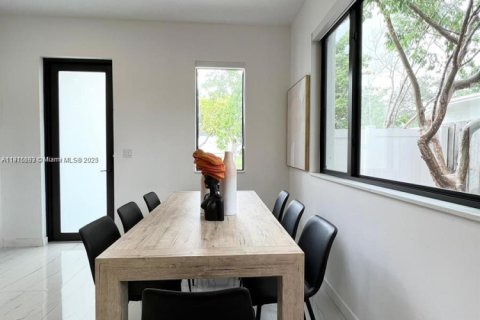 House in Dania Beach, Florida 4 bedrooms, 185.8 sq.m. № 1972005 - photo 14