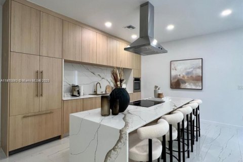 House in Dania Beach, Florida 4 bedrooms, 185.8 sq.m. № 1972005 - photo 3