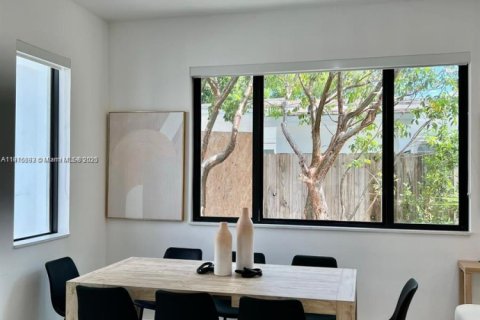 House in Dania Beach, Florida 4 bedrooms, 185.8 sq.m. № 1972005 - photo 13