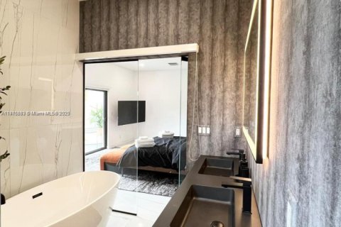 House in Dania Beach, Florida 4 bedrooms, 185.8 sq.m. № 1972005 - photo 22