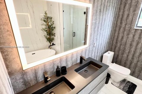 House in Dania Beach, Florida 4 bedrooms, 185.8 sq.m. № 1972005 - photo 24