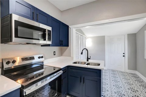 Villa ou maison à vendre à Tampa, Floride: 3 chambres, 109.62 m2 № 2415234 - photo 19