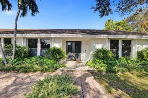Casa en venta en Miami, Florida, 4 dormitorios, 243.4 m2 № 1482448 - foto 9
