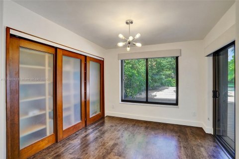Casa en venta en Miami, Florida, 4 dormitorios, 243.4 m2 № 1482448 - foto 23