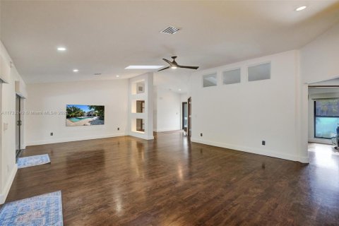 Casa en venta en Miami, Florida, 4 dormitorios, 243.4 m2 № 1482448 - foto 14