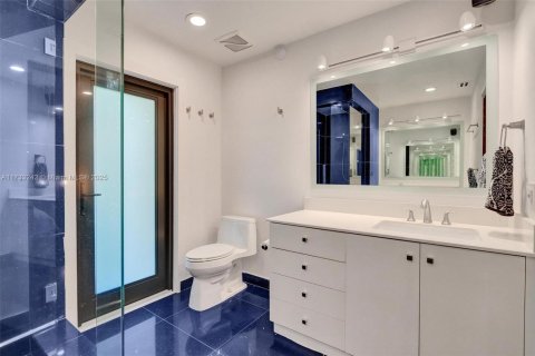 Casa en venta en Miami, Florida, 4 dormitorios, 243.4 m2 № 1482448 - foto 30
