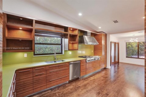 Casa en venta en Miami, Florida, 4 dormitorios, 243.4 m2 № 1482448 - foto 18
