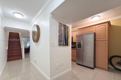 Touwnhouse à vendre à Miami, Floride: 3 chambres, 121.7 m2 № 2169758 - photo 4
