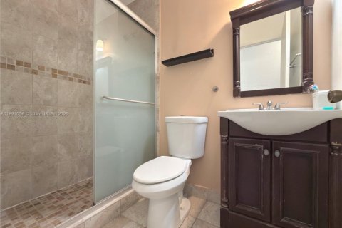 Touwnhouse à vendre à Miami, Floride: 3 chambres, 121.7 m2 № 2169758 - photo 16