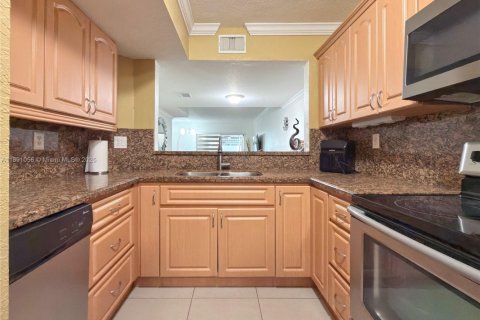 Touwnhouse à vendre à Miami, Floride: 3 chambres, 121.7 m2 № 2169758 - photo 7