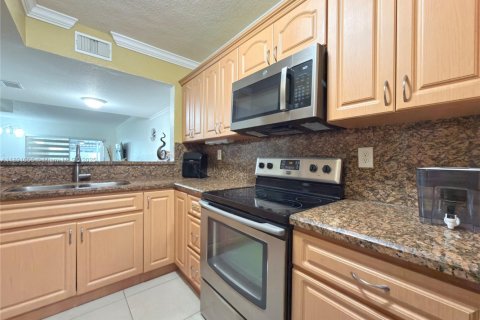 Touwnhouse à vendre à Miami, Floride: 3 chambres, 121.7 m2 № 2169758 - photo 6