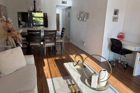 Купить кондоминиум в Санрайз, Флорида 2 спальни, 78.97м2, № 1849014 - фото 15