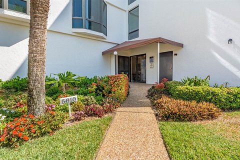 Condo in Vero Beach, Florida, 2 bedrooms № 2098146 - photo 3