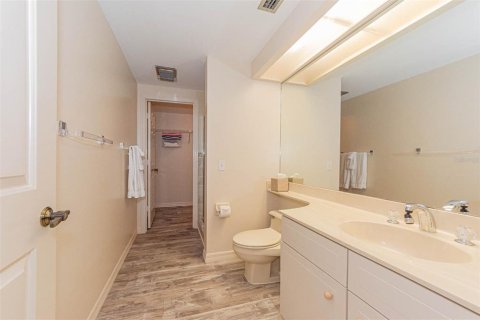 Condo in Vero Beach, Florida, 2 bedrooms № 2098146 - photo 18