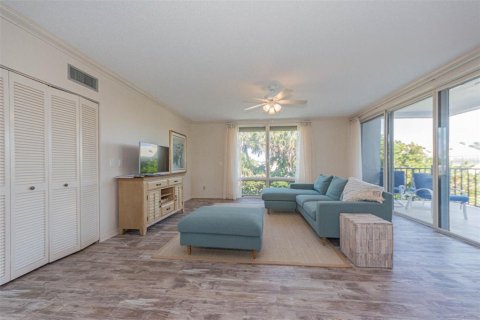 Condo in Vero Beach, Florida, 2 bedrooms № 2098146 - photo 5