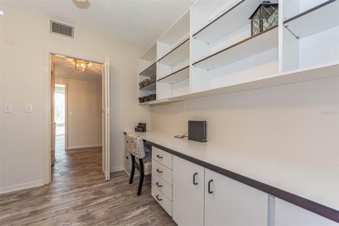 Condo in Vero Beach, Florida, 2 bedrooms № 2098146 - photo 29