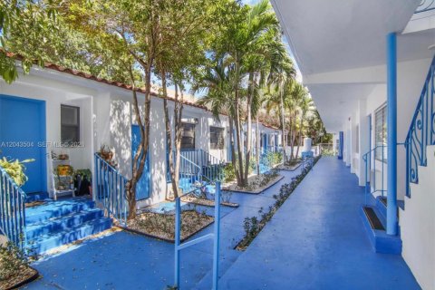 Propiedad comercial en venta en Miami Beach, Florida № 2168068 - foto 4