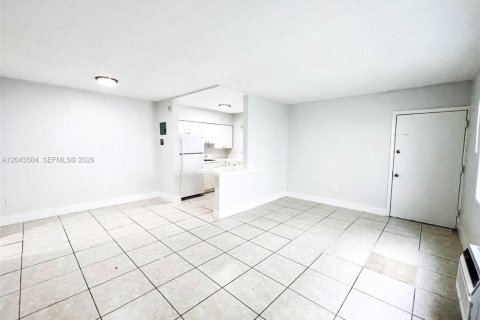 Propiedad comercial en venta en Miami Beach, Florida № 2168068 - foto 7