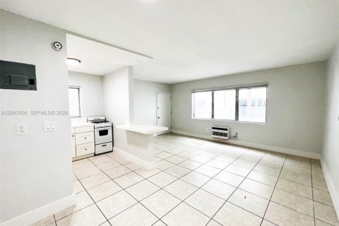 Propiedad comercial en venta en Miami Beach, Florida № 2168068 - foto 8