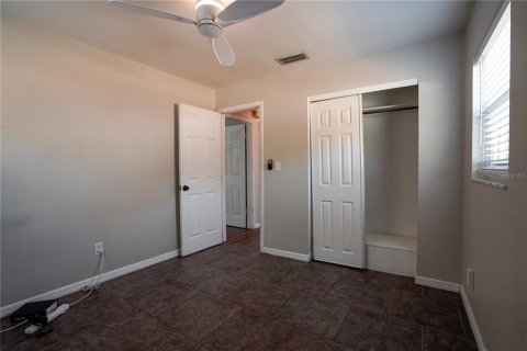 House in Saint Petersburg, Florida 2 bedrooms, 69.49 sq.m. № 1902157 - photo 9