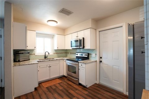 House in Saint Petersburg, Florida 2 bedrooms, 69.49 sq.m. № 1902157 - photo 4