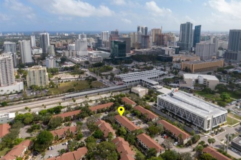 Touwnhouse à louer à Fort Lauderdale, Floride: 2 chambres, 135.64 m2 № 1159689 - photo 1