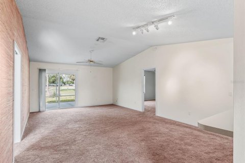 Villa ou maison à louer à The Villages, Floride: 3 chambres, 111.95 m2 № 2102081 - photo 3