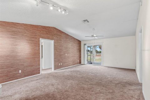 Villa ou maison à louer à The Villages, Floride: 3 chambres, 111.95 m2 № 2102081 - photo 8