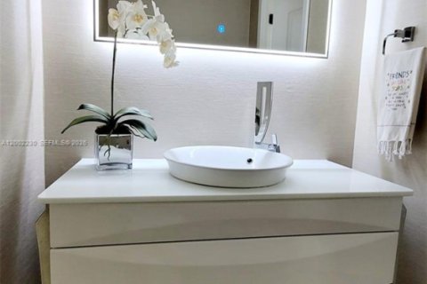 Condo in Aventura, Florida, 2 bedrooms  № 2066529 - photo 9