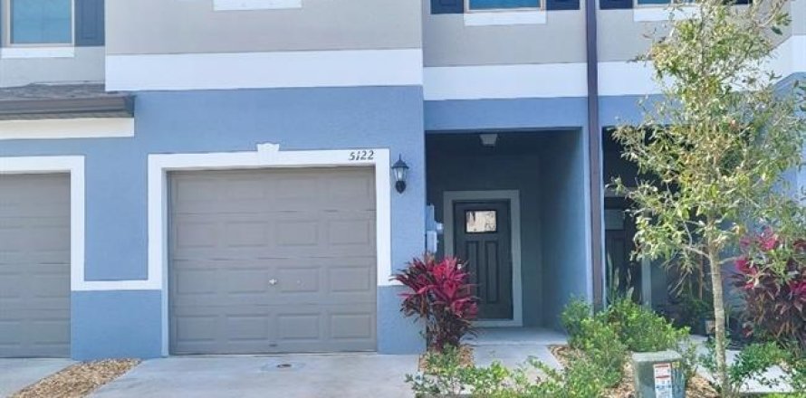 Townhouse in Holiday, Florida 3 bedrooms, 151.8 sq.m. № 2120264