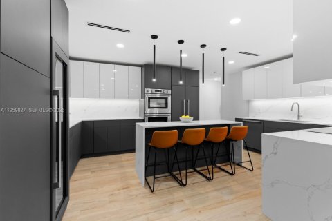 Villa ou maison à vendre à Miami, Floride: 5 chambres, 322.93 m2 № 2024406 - photo 30